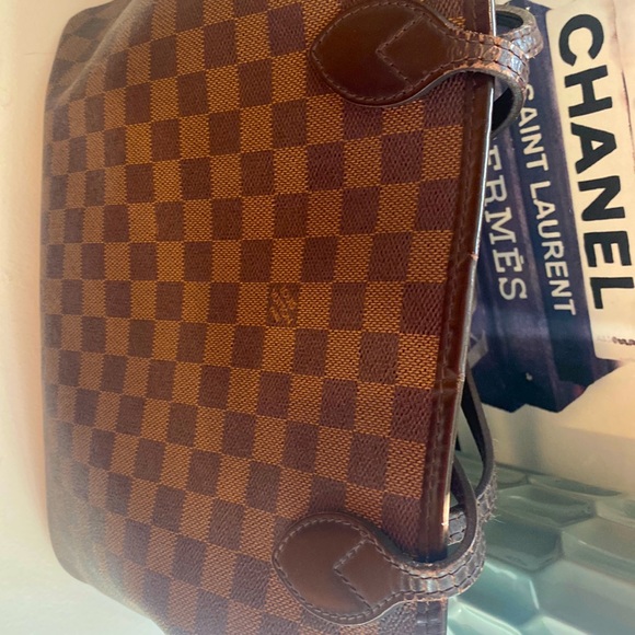 Louis Vuitton Damier Ebene Neverfull MM - Picture 3 of 8